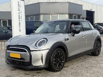 Vaurioauto  passenger cars Mini Cooper 1.5 Cooper Camden Edition AUTOMAAT 2024/1
