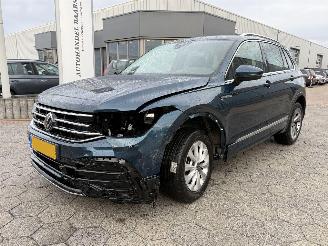 damaged passenger cars Volkswagen Tiguan 1.5 TSI R-Line Business 2023/8