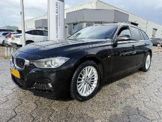 Schadeauto BMW 3-serie Touring 320i Upgrade Edition 2014/2