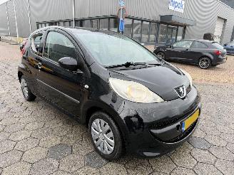 Peugeot 107 1.0-12V XR picture 3