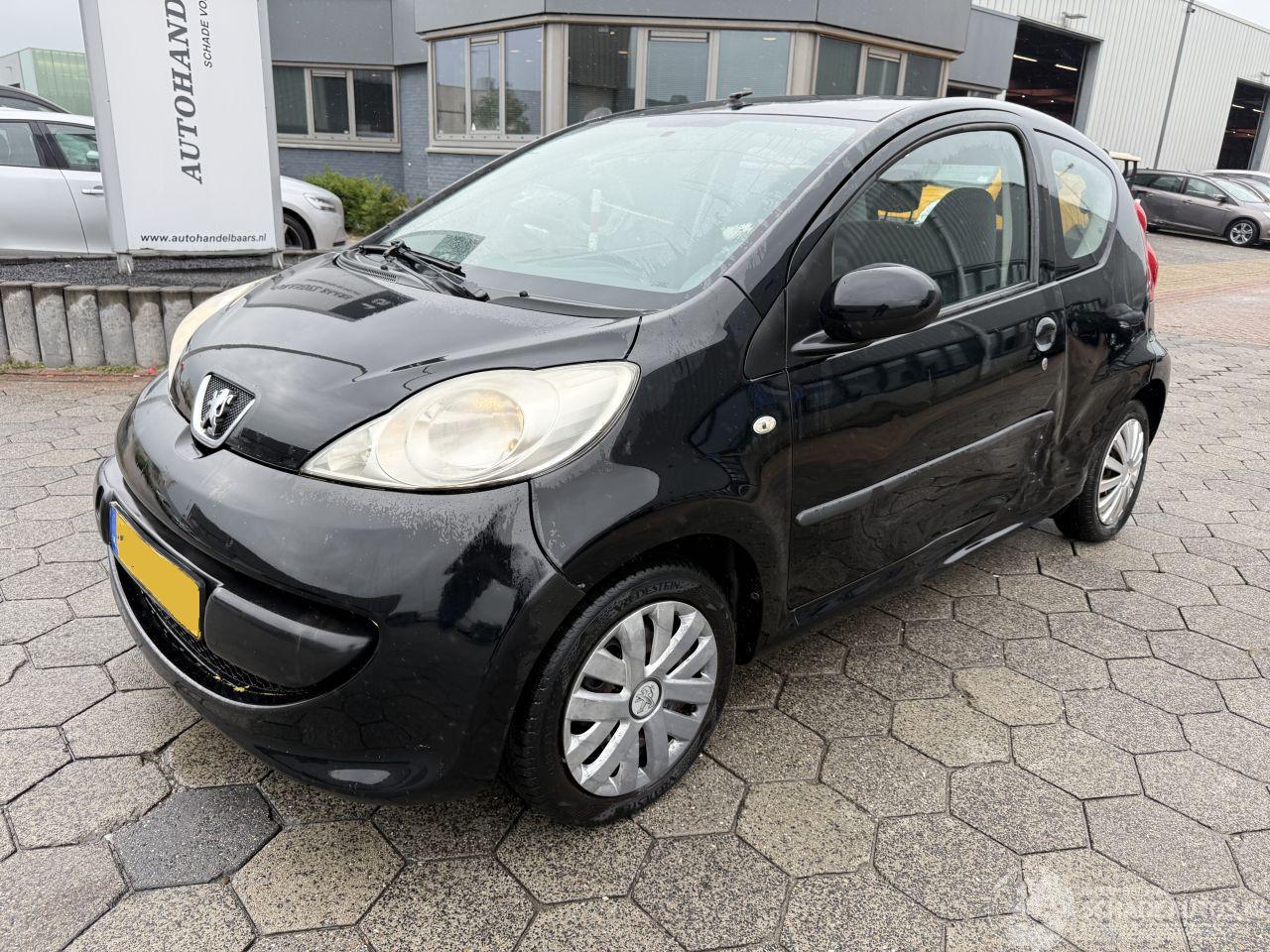Peugeot 107 1.0-12V XR
