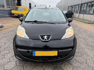 Peugeot 107 1.0-12V XR picture 2