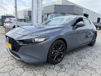 skadebil auto Mazda 3 2.0 e-SkyActiv-G M Hybrid 122 Comfort met Bose 2019/1