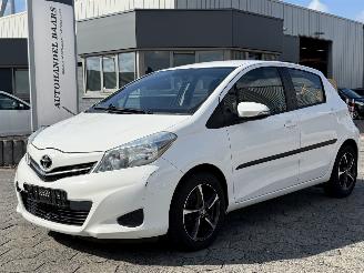 damaged passenger cars Toyota Yaris 1.0 VVT-i Aspiration 2012/1