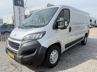 krockskadad bil bedrijf Peugeot Boxer 435 2.2 BlueHDi 140 L2H1 Zwaar Premium 2021/4