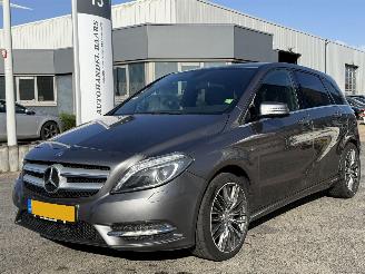 krockskadad bil auto Mercedes B-klasse 180 Ambition 2012/6
