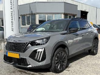 Vaurioauto  passenger cars Peugeot 2008 1.2 Hybrid 136 GT 2020/12