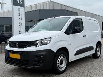 krockskadad bil bedrijf Peugeot Partner 1.5 AUTOMAAT BlueHDi 130 EAT8 S&S L1 2024/2