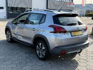 Peugeot 2008 1.2 PureTech Allure picture 6