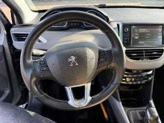 Peugeot 2008 1.2 PureTech Allure picture 17