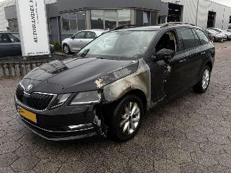 skadebil auto Skoda Octavia Combi 1.6 TDI Greentech Ambition 2018/3