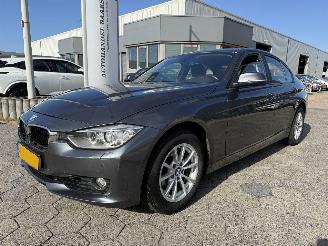 uszkodzony samochody osobowe BMW 3-serie 320i High Executive 2012/5