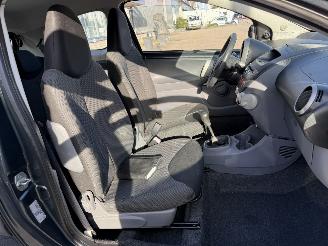Toyota Aygo 1.0-12V + picture 12