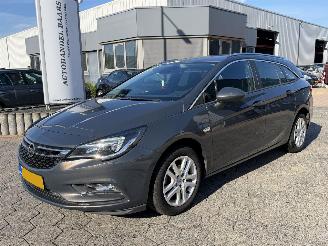 Damaged car Opel Astra SPORTS TOURER+ 2016/9