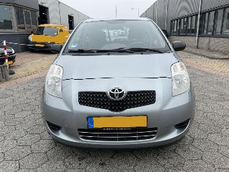 Toyota Yaris 1.0 VVTi Sol picture 2