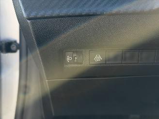Peugeot 208 1.2 PureTech Active picture 16