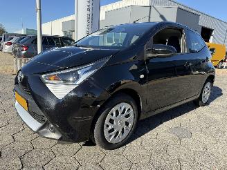 Voiture accidenté Toyota Aygo 1.0 VVT-i x-play 2021/8