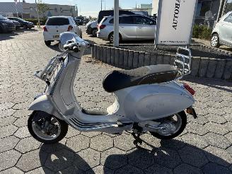 krockskadad bil auto Vespa 9-3 Primavera 2T 2015/8