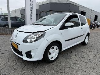 krockskadad bil auto Renault Twingo 1.2-16V Collection 2011/4