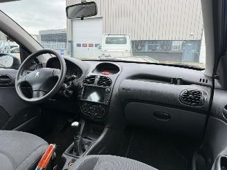 Peugeot 206 1.4 Forever picture 13