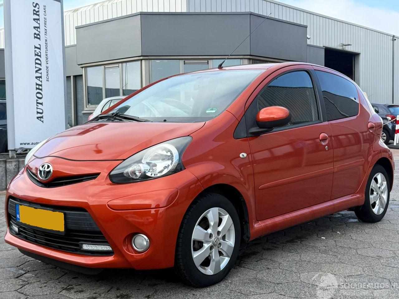 Toyota Aygo 1.0 VVT-i Dynamic Orange