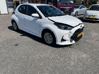 krockskadad bil auto Toyota Yaris 1.5 HYBRID. ACTIVE AUTOMAAT. 2022/5
