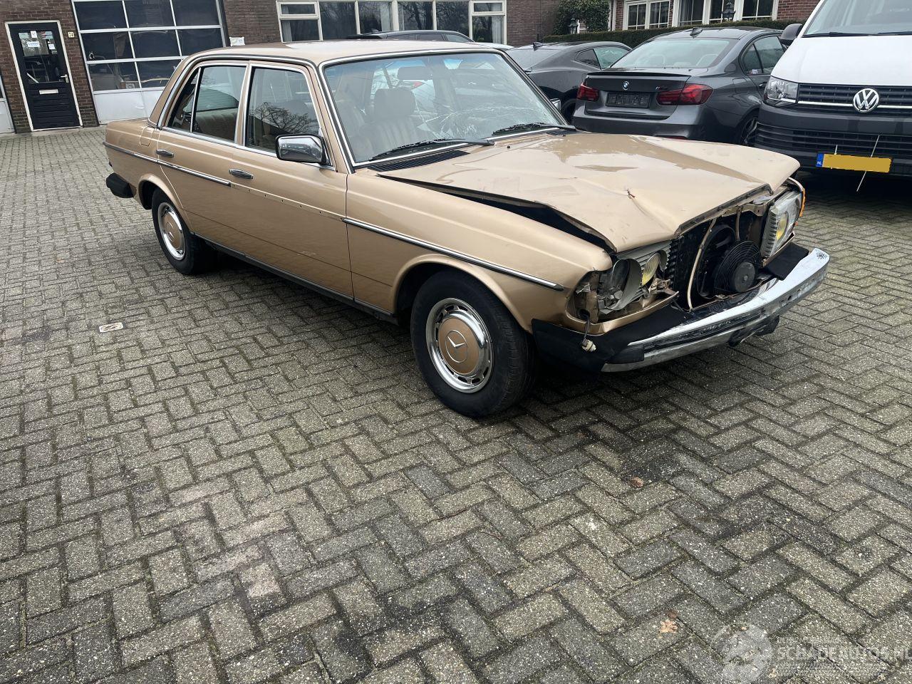 Mercedes 200-serie 240 D. AUTOMAAT AIRCO !!