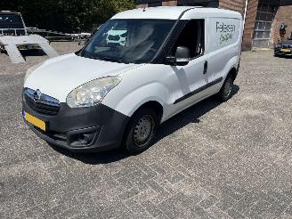 krockskadad bil auto Opel Combo 1.3 CDTi L1H1 ecoFLEX Edition 2015/9