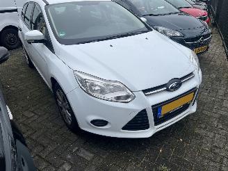 Vrakbiler auto Ford Focus Wagon 1.0 EcoBoost Titanium 2014/1