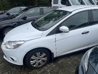 Ford Focus Wagon 1.0 EcoBoost Titanium picture 2