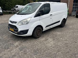 krockskadad bil bedrijf Ford Transit Custom 2.0 TDCI L1H1 TREND. 2017/4