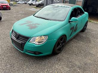 krockskadad bil auto Volkswagen Eos circuit auto (race auto) geen kent. 2007/1