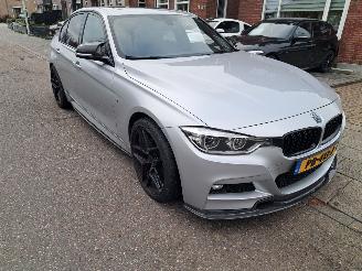 Schadeauto BMW 3-serie 320i high executive automaat 2017/5