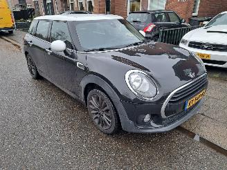 uszkodzony samochody osobowe Mini Clubman 1.5 COOPER 2016/11