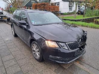krockskadad bil auto Skoda Octavia 1.4 tsi automaat 2018/6