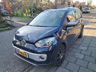 Unfallwagen Volkswagen Up! 1.0 CROSS 2015/2