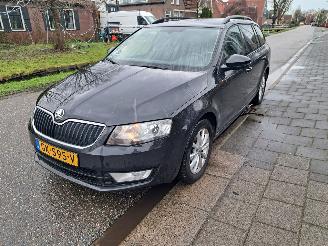 Coche accidentado Skoda Octavia 1.2 tsi ambition 2015/6