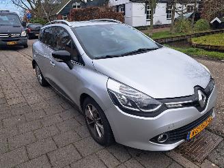 Damaged car Renault Clio 0.9tce limited 2016/9