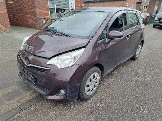 krockskadad bil auto Toyota Verso S 1.3i comfort 2014/2