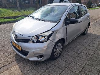 Damaged car Toyota Yaris 1.0i 5drs LPG 2012/3