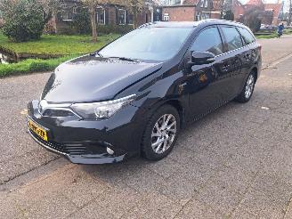 Voiture accidenté Toyota Auris Touring Sports 1.8 hybrid dynamic 2018/3