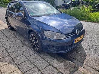 krockskadad bil auto Volkswagen Golf 1.2 tsi trendline 2013/2