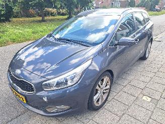 Vaurioauto  passenger cars Kia Cee d 1.6 GDI plus pack 2012/10