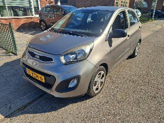 Unfallwagen Kia Picanto 1.0 i 2012/9