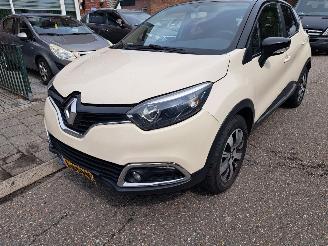 damaged passenger cars Renault Captur 0.9 tce dynemique 2016/2