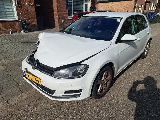Unfallwagen Volkswagen Golf 1.2 tsi trentline automaat 2014/9