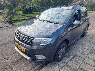 krockskadad bil auto Dacia Sandero 0.9 tce Bi-Fuel Stepway 2018/1