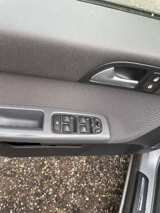 Volvo V-50 1.6 D2 Momentum AIRCO NAVI CRUISE PDC picture 8