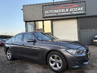 krockskadad bil auto BMW 3-serie 320i EfficientDynamics Edition Executive 170pk 2013/3