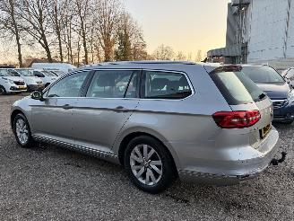 Volkswagen Passat Variant 1.6 TDI Connected Series NAVI picture 3